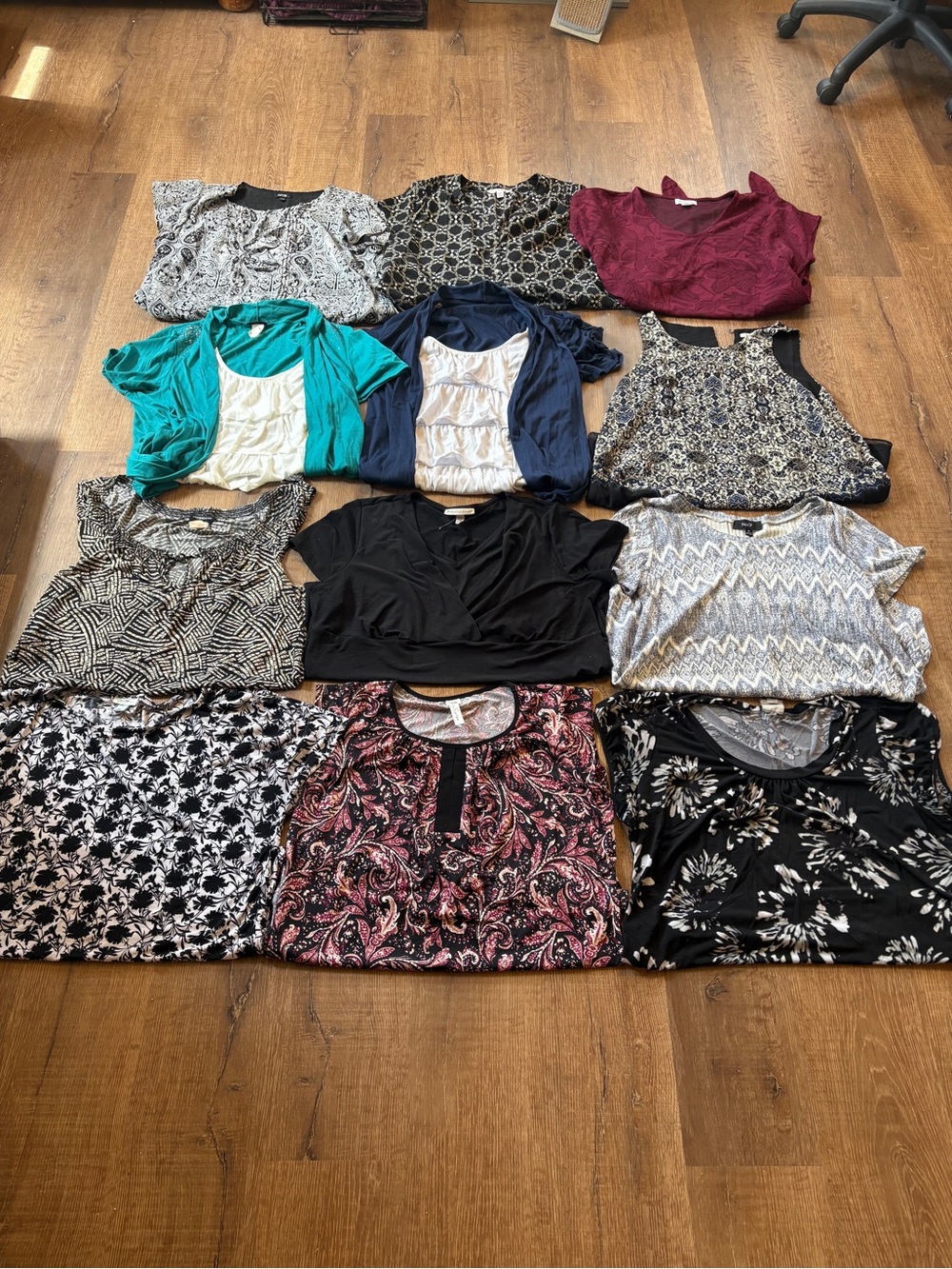 Women’s XL Shirt Bundle Lot of 12 Name Brand Wholesale Resale - Picture 8 of 8